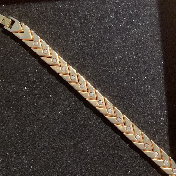 Chevron Pattern bracelet - Picture 5 of 7